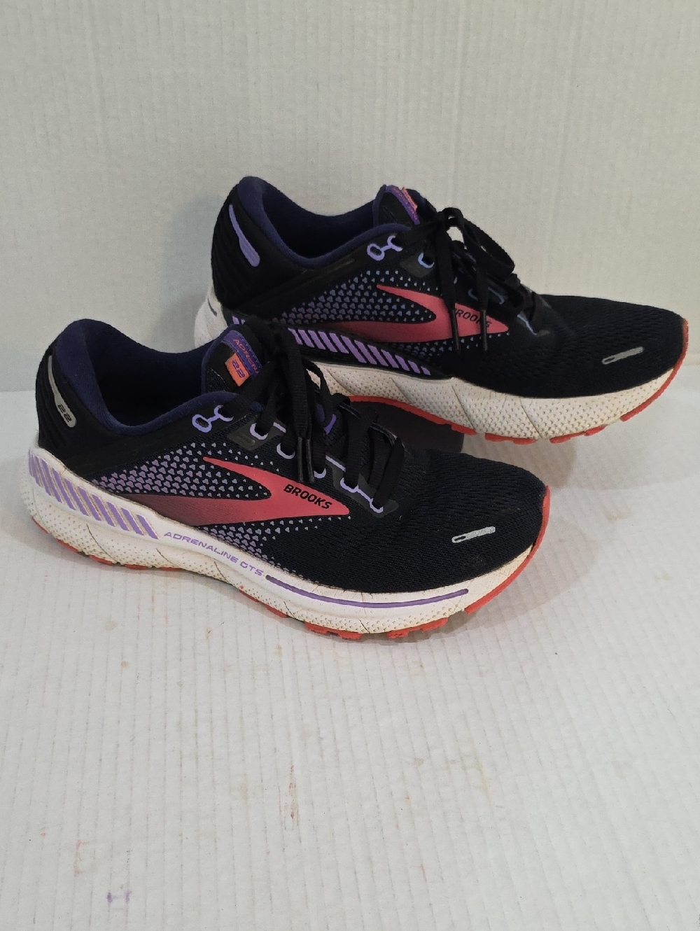 Brooks GTS Adrenaline 22 Women's Shoes - Black with Purple Accents Size 8